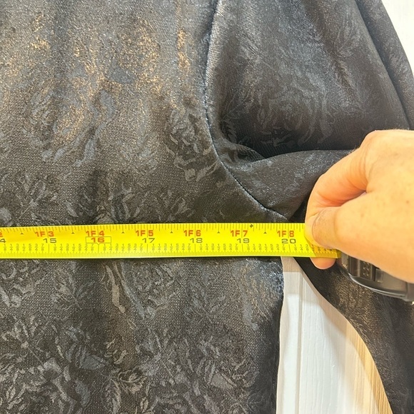 Vintage Allison Smith Black Sateen Blouse Textured Rose Patterned Pleated Sz 12 - Picture 8 of 11